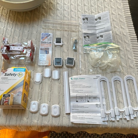 Child safety latches 5 different varieties 10+ latches - Picture 1 of 11